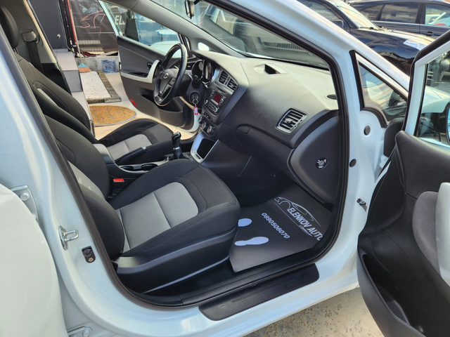 Kia Ceed 1.6 CRDI-128 к.с EURO 5b-ШВЕЙЦАРИЯ - автомобили, коли, обяви за нови и употребявани 11