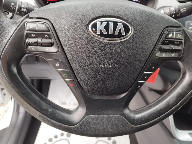 Kia Ceed 1.6D CRDi 16V - автомобили, коли, обяви за нови и употребявани 13