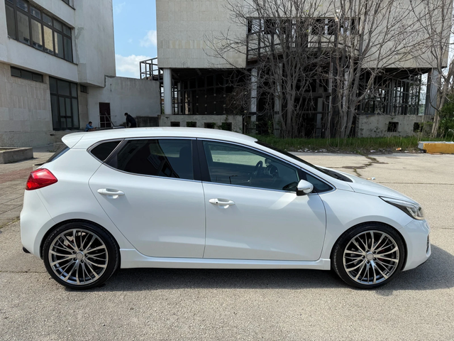 Kia Ceed GT / SWISS - автомобили, коли, обяви за нови и употребявани 4