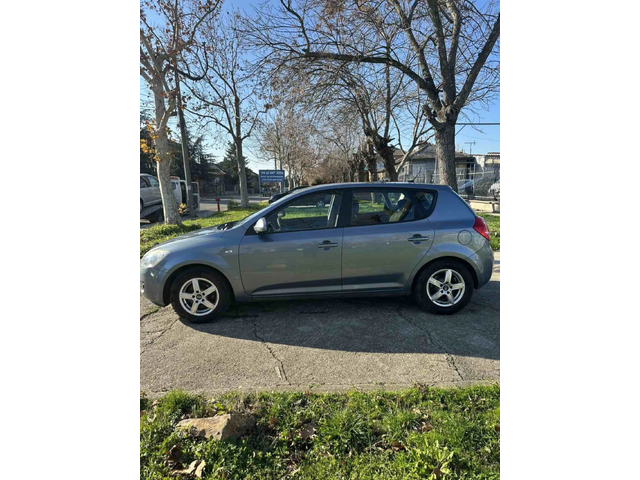 Kia Ceed - автомобили, коли, обяви за нови и употребявани 3