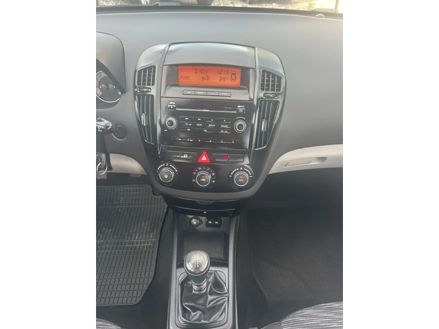 Kia Ceed 1.6CRDI 90kc - автомобили, коли, обяви за нови и употребявани 11