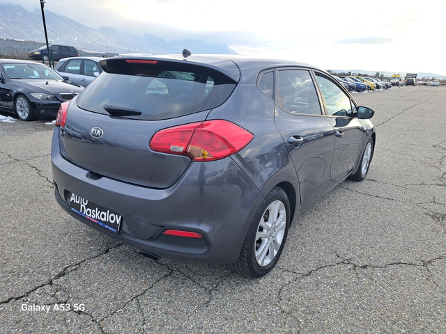 Kia Ceed 1, 4 I + gaz - автомобили, коли, обяви за нови и употребявани 4
