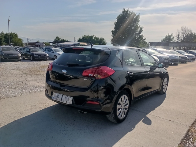 Kia Ceed 1.6CRDI, Италия - автомобили, коли, обяви за нови и употребявани 3