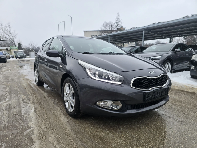 Kia Ceed 1.4i 99к.с фабрична газ - автомобили, коли, обяви за нови и употребявани 1