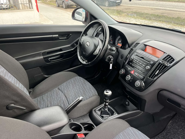 Kia Ceed 1.4I 109кс EURO 4 КЛИМАТИК - автомобили, коли, обяви за нови и употребявани 10