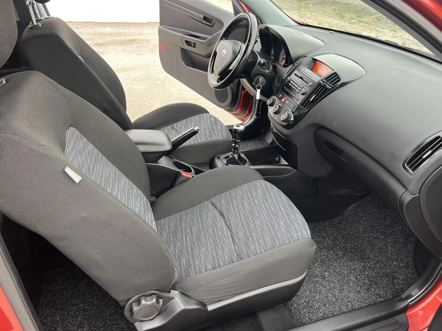 Kia Ceed 1.4I 109кс EURO 4 КЛИМАТИК - автомобили, коли, обяви за нови и употребявани 9