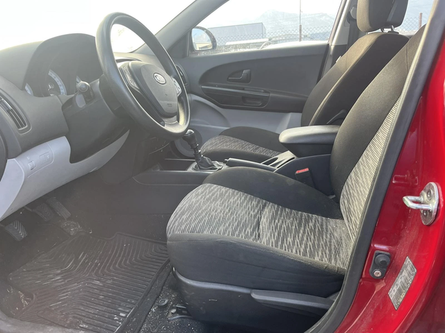 Kia Ceed 1.4I 105к EURO 4 КЛИМАТИК - автомобили, коли, обяви за нови и употребявани 6