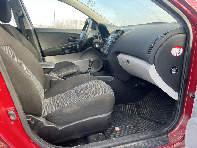 Kia Ceed 1.4I 105к EURO 4 КЛИМАТИК - автомобили, коли, обяви за нови и употребявани 9