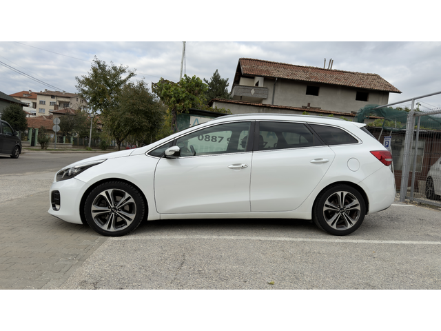 Kia Ceed GT Line - автомобили, коли, обяви за нови и употребявани 3