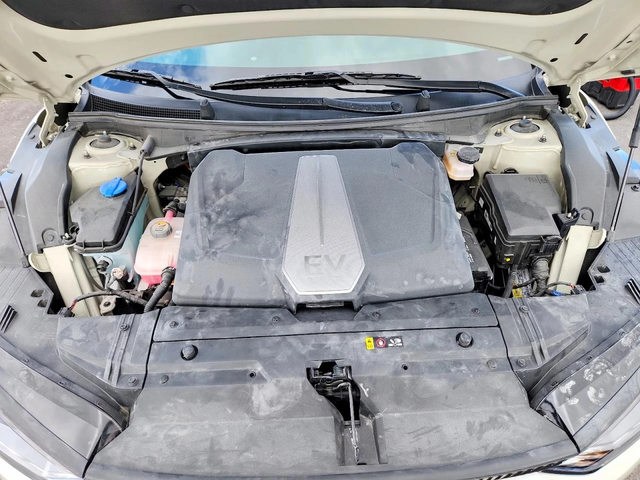 Kia EV6 МИНИМАЛНА ЩЕТА - автомобили, коли, обяви за нови и употребявани 10