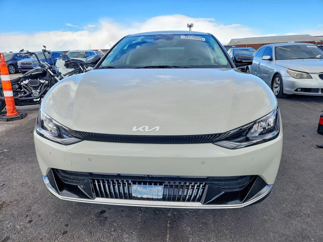 Kia EV6 МИНИМАЛНА ЩЕТА - автомобили, коли, обяви за нови и употребявани 1