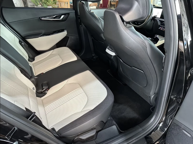 Kia EV6 GT-Line* 4WD* 77, 4kWh* Meridian - автомобили, коли, обяви за нови и употребявани 5