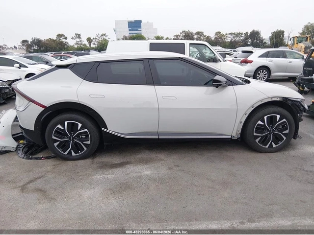 Kia EV6 WIND | KEYLESS | LANE ASSIST | BLIND SPOT | - автомобили, коли, обяви за нови и употребявани 12