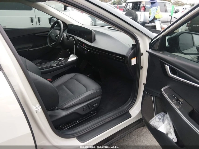 Kia EV6 WIND | KEYLESS | LANE ASSIST | BLIND SPOT | - автомобили, коли, обяви за нови и употребявани 4