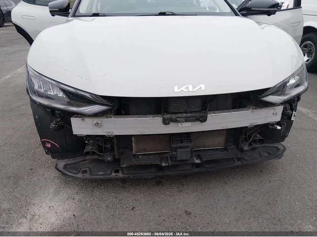 Kia EV6 WIND | KEYLESS | LANE ASSIST | BLIND SPOT | - автомобили, коли, обяви за нови и употребявани 5