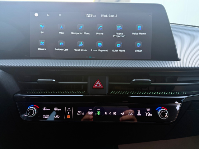 KIA EV6 - автомобили, коли, обяви за нови и употребявани 11
