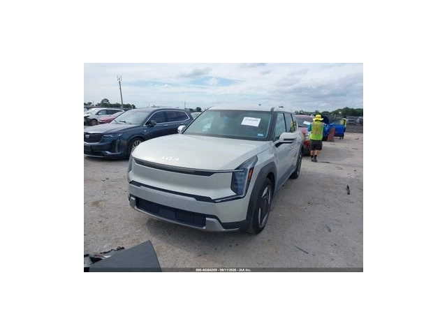 Kia EV9 Light Long Range - автомобили, коли, обяви за нови и употребявани 0