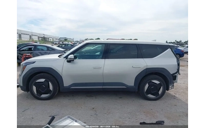 Kia EV9 Light Long Range - автомобили, коли, обяви за нови и употребявани 11