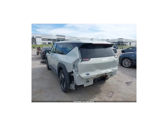 Kia EV9 Light Long Range - автомобили, коли, обяви за нови и употребявани 2