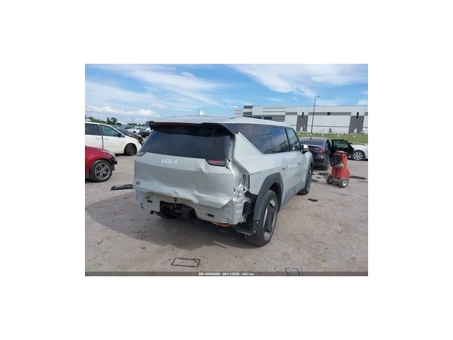 Kia EV9 Light Long Range - автомобили, коли, обяви за нови и употребявани 3