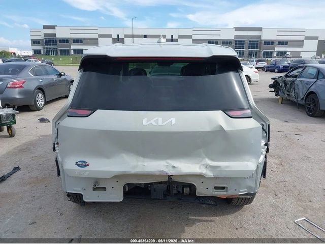 Kia EV9 Light Long Range - автомобили, коли, обяви за нови и употребявани 13