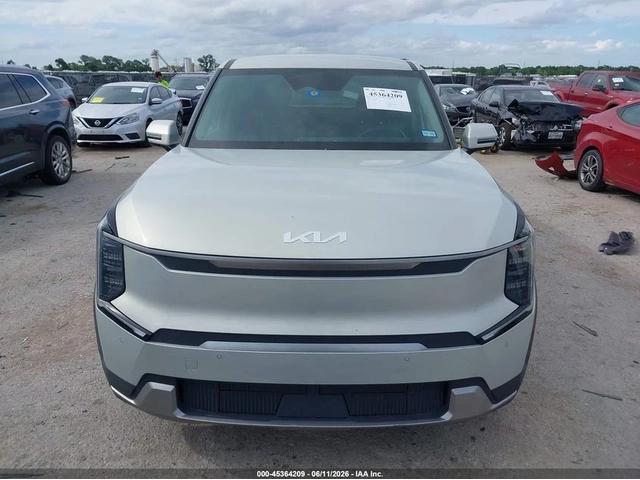 Kia EV9 Light Long Range - автомобили, коли, обяви за нови и употребявани 9