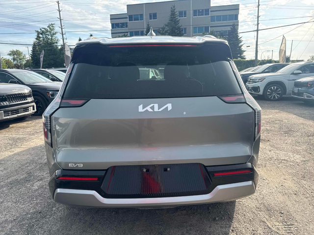 Kia EV9 AWD - автомобили, коли, обяви за нови и употребявани 3