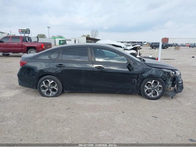 Kia Forte 2.0L I-4 DOHC, VVT, 147HP Front Wheel Drive - автомобили, коли, обяви за нови и употребявани 12