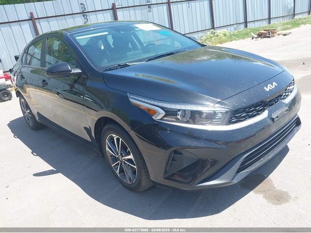 Kia Forte 2.0L I-4 DOHC, VVT, 147HP Front Wheel Drive - автомобили, коли, обяви за нови и употребявани 0