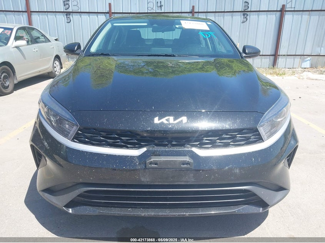Kia Forte 2.0L I-4 DOHC, VVT, 147HP Front Wheel Drive - автомобили, коли, обяви за нови и употребявани 12