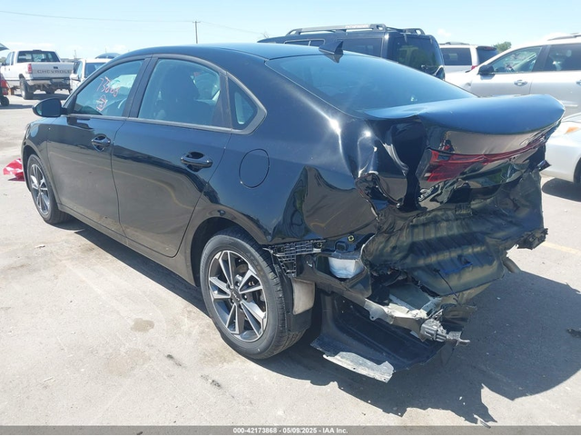 Kia Forte 2.0L I-4 DOHC, VVT, 147HP Front Wheel Drive - автомобили, коли, обяви за нови и употребявани 2