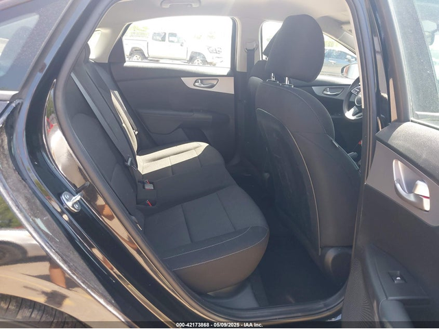 Kia Forte 2.0L I-4 DOHC, VVT, 147HP Front Wheel Drive - автомобили, коли, обяви за нови и употребявани 7