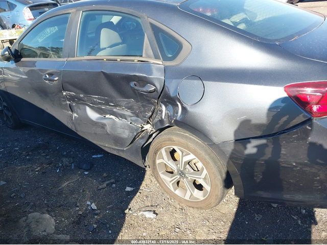 Kia Forte 2.0L I-4 DOHC, VVT, 147HP Front Wheel Drive - автомобили, коли, обяви за нови и употребявани 5