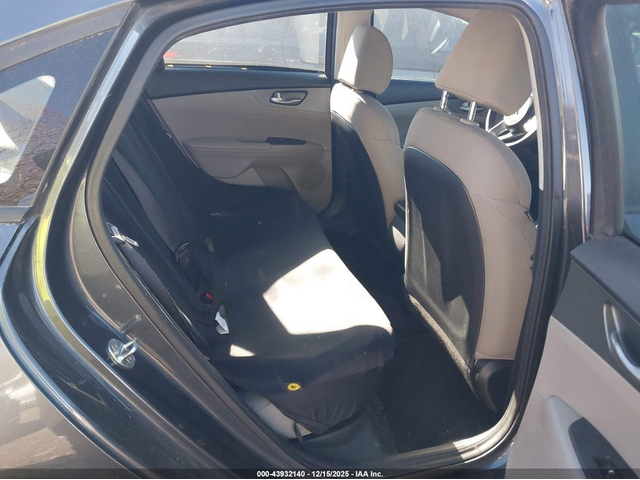 Kia Forte 2.0L I-4 DOHC, VVT, 147HP Front Wheel Drive - автомобили, коли, обяви за нови и употребявани 7