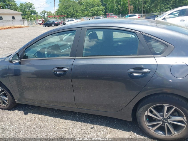 Kia Forte 2.0L I-4 DOHC, VVT, 147HP Front Wheel Drive - автомобили, коли, обяви за нови и употребявани 13