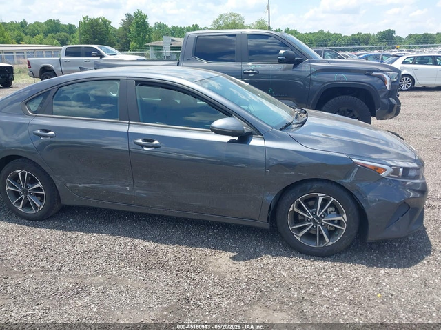 Kia Forte 2.0L I-4 DOHC, VVT, 147HP Front Wheel Drive - автомобили, коли, обяви за нови и употребявани 5