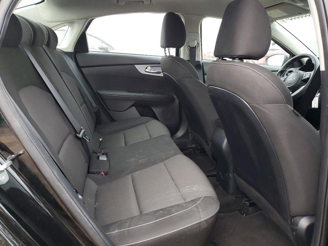 Kia Forte 2 L 4 Front-wheel Drive - автомобили, коли, обяви за нови и употребявани 9