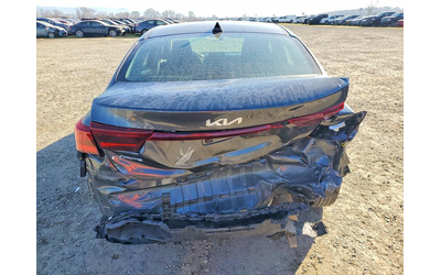 kia-forte-2-l-4-front-wheel-drive - 5