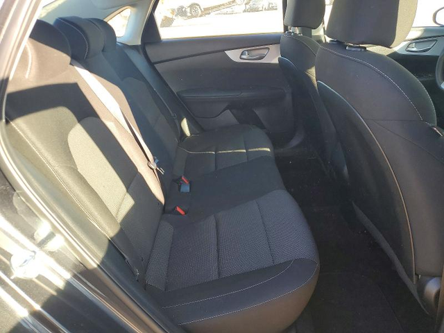 Kia Forte 2 L 4 Front-wheel Drive - автомобили, коли, обяви за нови и употребявани 9