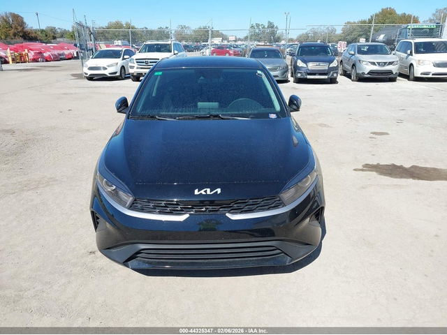 Kia Forte 2L I4   N Front Wheel Drive - автомобили, коли, обяви за нови и употребявани 11
