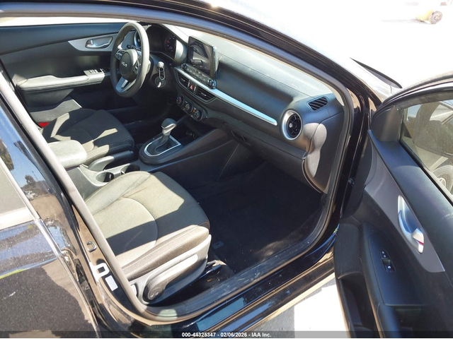 Kia Forte 2L I4   N Front Wheel Drive - автомобили, коли, обяви за нови и употребявани 4