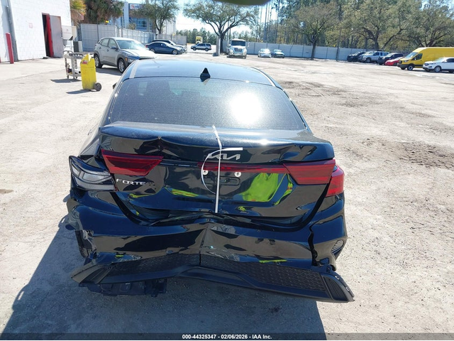 Kia Forte 2L I4   N Front Wheel Drive - автомобили, коли, обяви за нови и употребявани 5