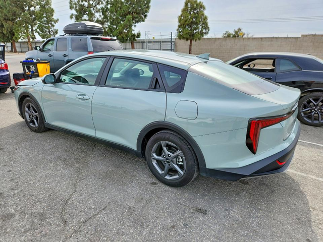 Kia K4 2.0L 4 FRONT WHEEL DRIVE - автомобили, коли, обяви за нови и употребявани 1