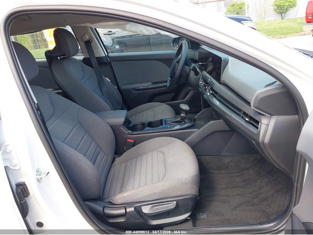 Kia K4 2.0L I-4 DOHC, VVT, 147HP Front Wheel Drive - автомобили, коли, обяви за нови и употребявани 4