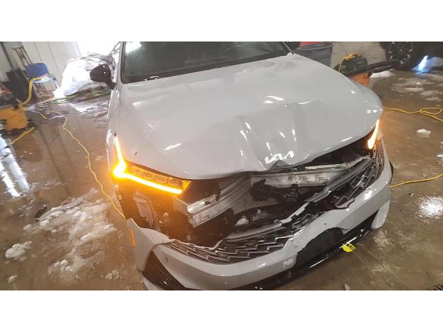 Kia K5 1.6L 4 FRONT WHEEL DRIVE - автомобили, коли, обяви за нови и употребявани 0