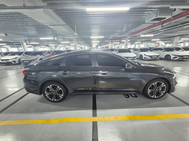 KIA K5 - автомобили, коли, обяви за нови и употребявани 3