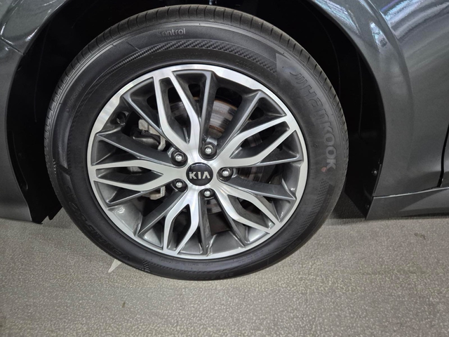 Kia K5 - автомобили, коли, обяви за нови и употребявани 27