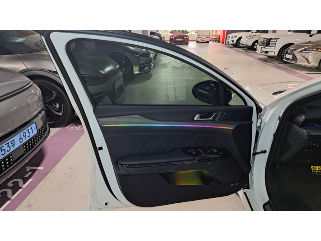 KIA K5 - автомобили, коли, обяви за нови и употребявани 8