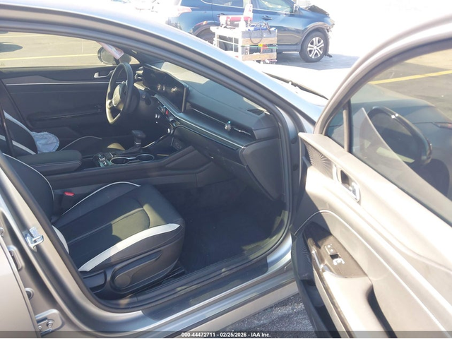 Kia K5 2.5L I-4 DI, DOHC, VVT, 191HP Front Wheel Drive - автомобили, коли, обяви за нови и употребявани 4