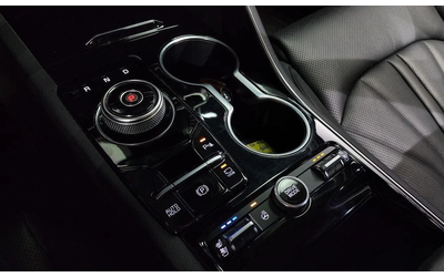 Kia K5 - автомобили, коли, обяви за нови и употребявани 8